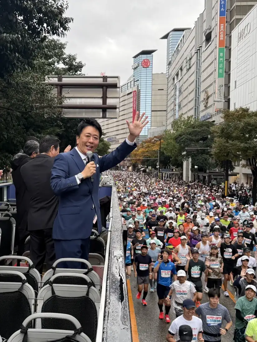 市民に語りかける高島宗一郎